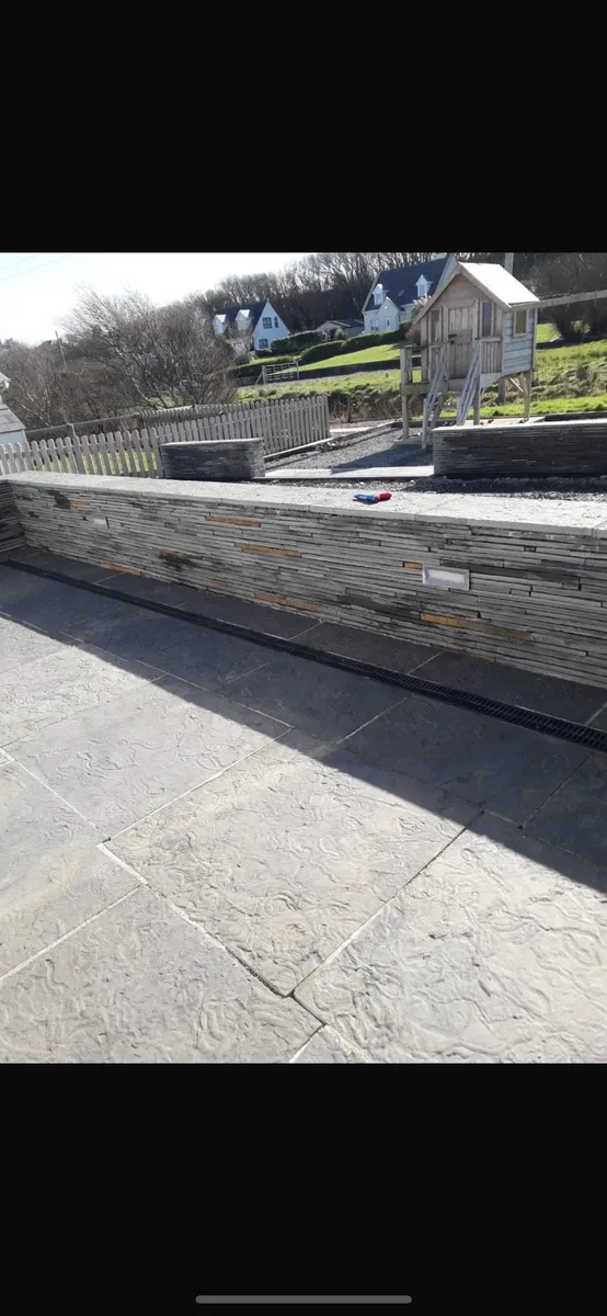 Pallet of Liscannor Stone off cuts for building - Image 1