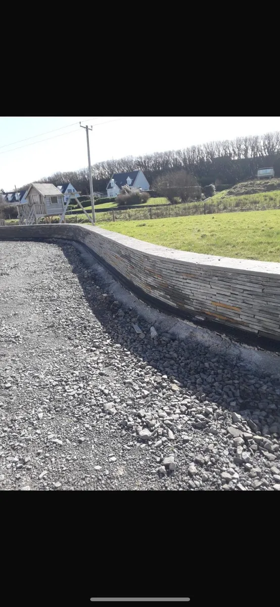Pallet of Liscannor Stone off cuts for building - Image 2