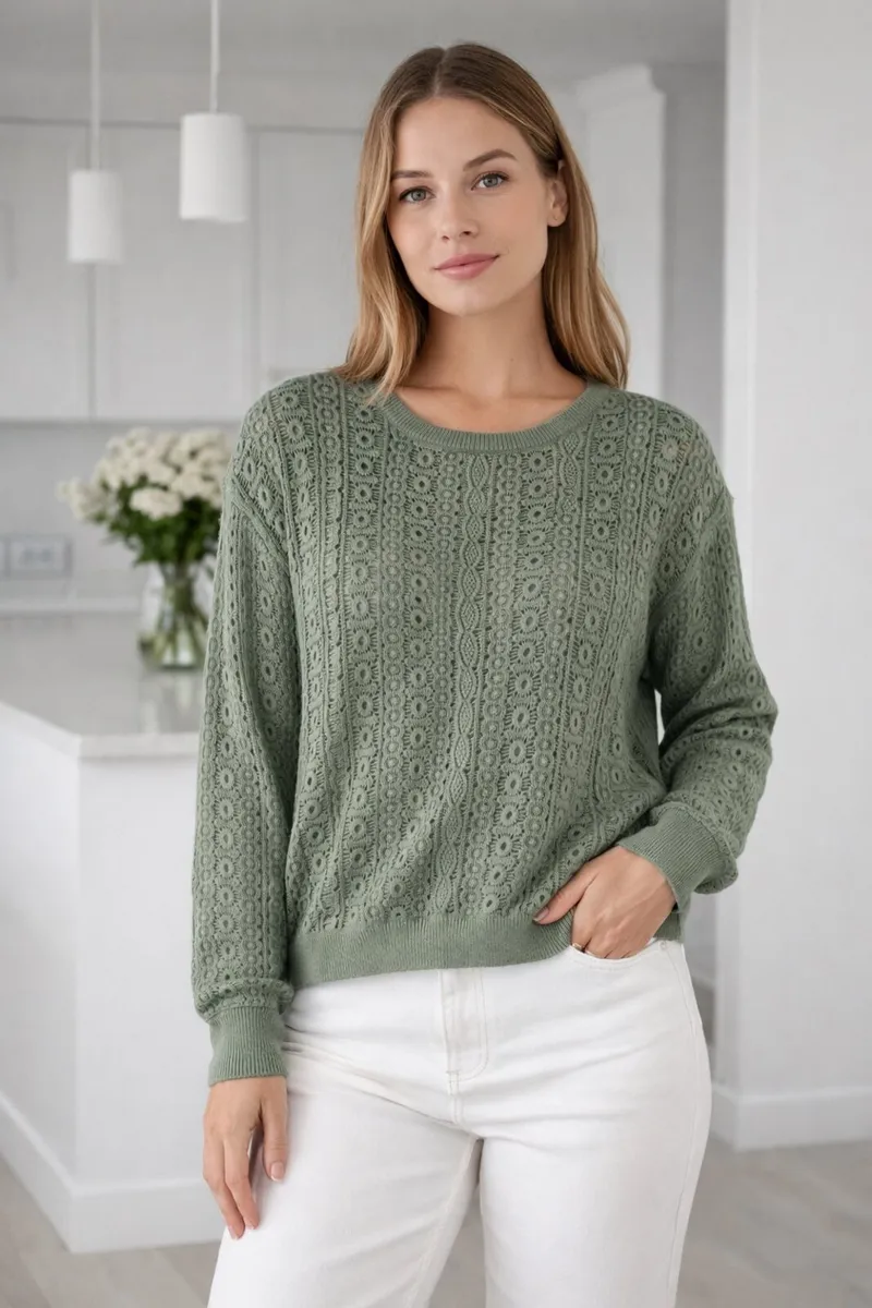 Ladies Top/Jumper: Size 8 - Image 3