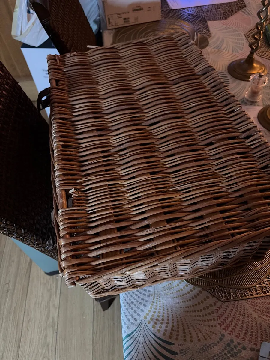Wicker quality picnic hamper 23” long and 15” wide - Image 1