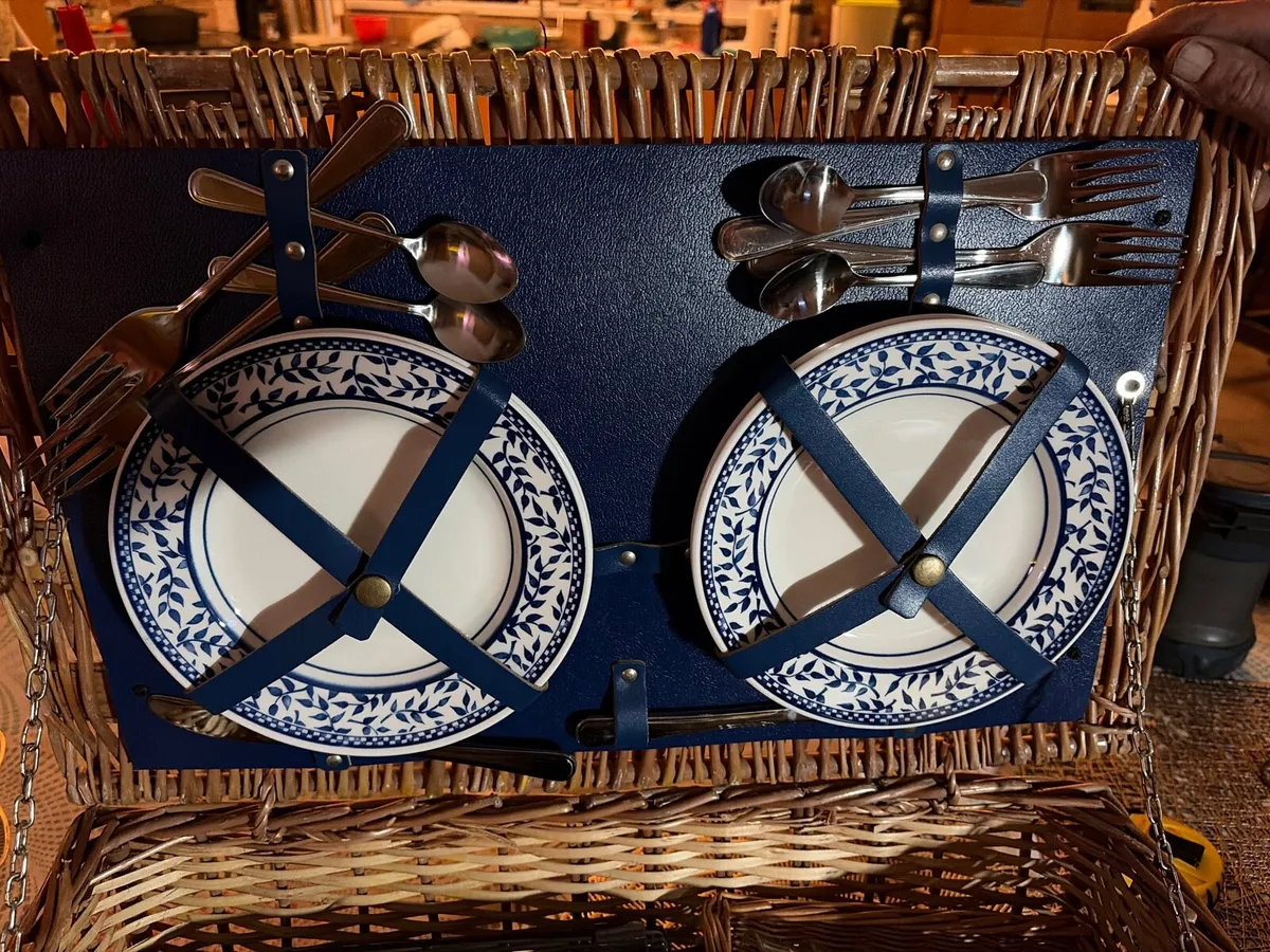 Wicker quality picnic hamper 23” long and 15” wide - Image 2