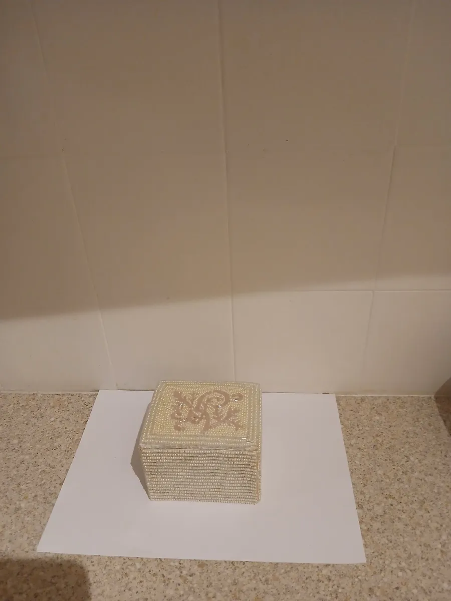 Beaded trinket box - Image 1