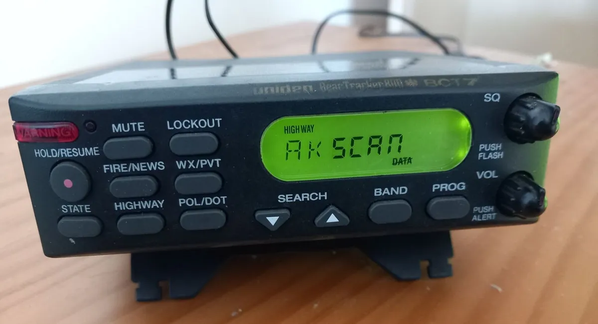 Uniden BearTracker CB Radio - Image 2