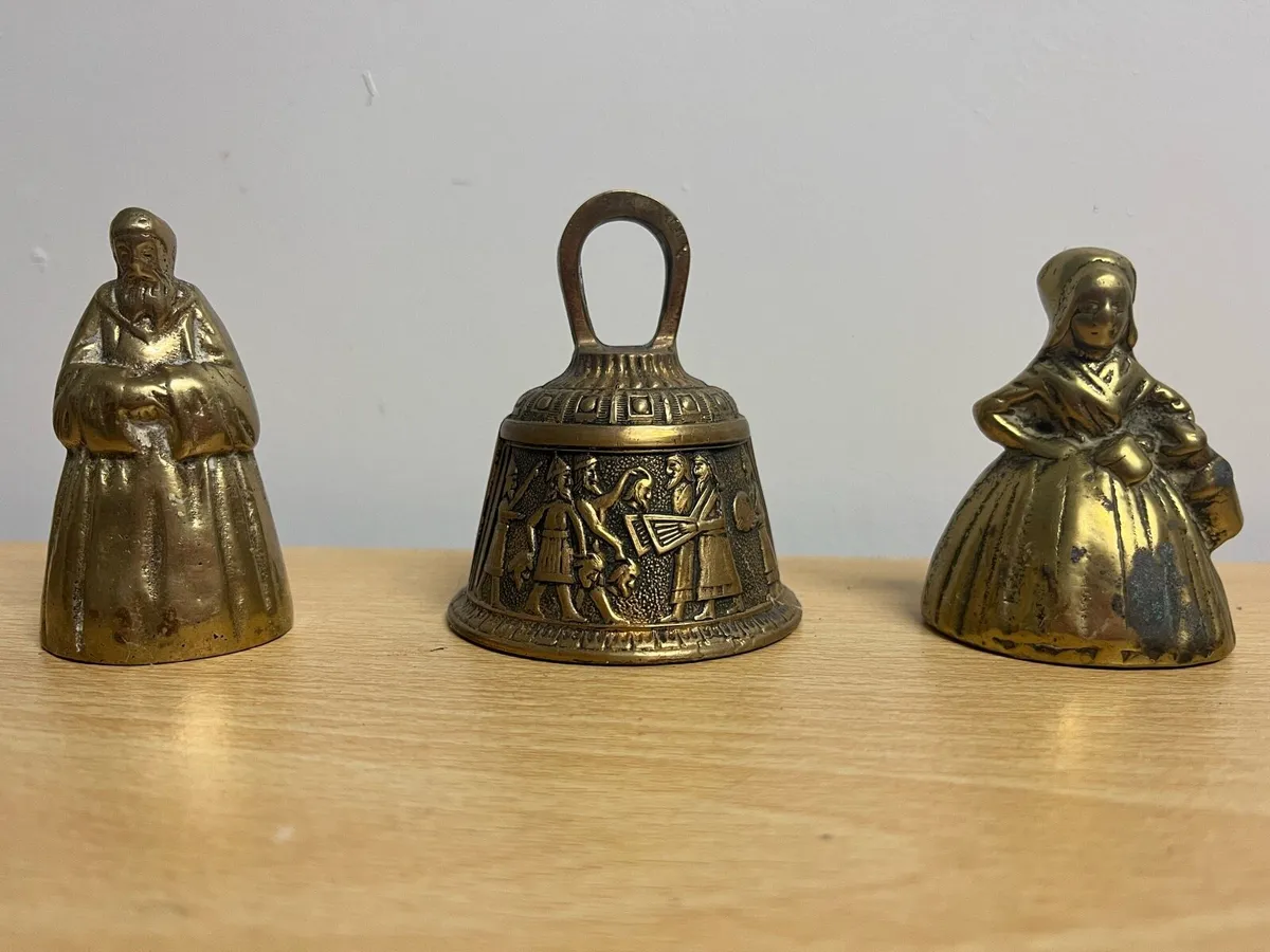 Collection 5 antique brass bells - Image 1