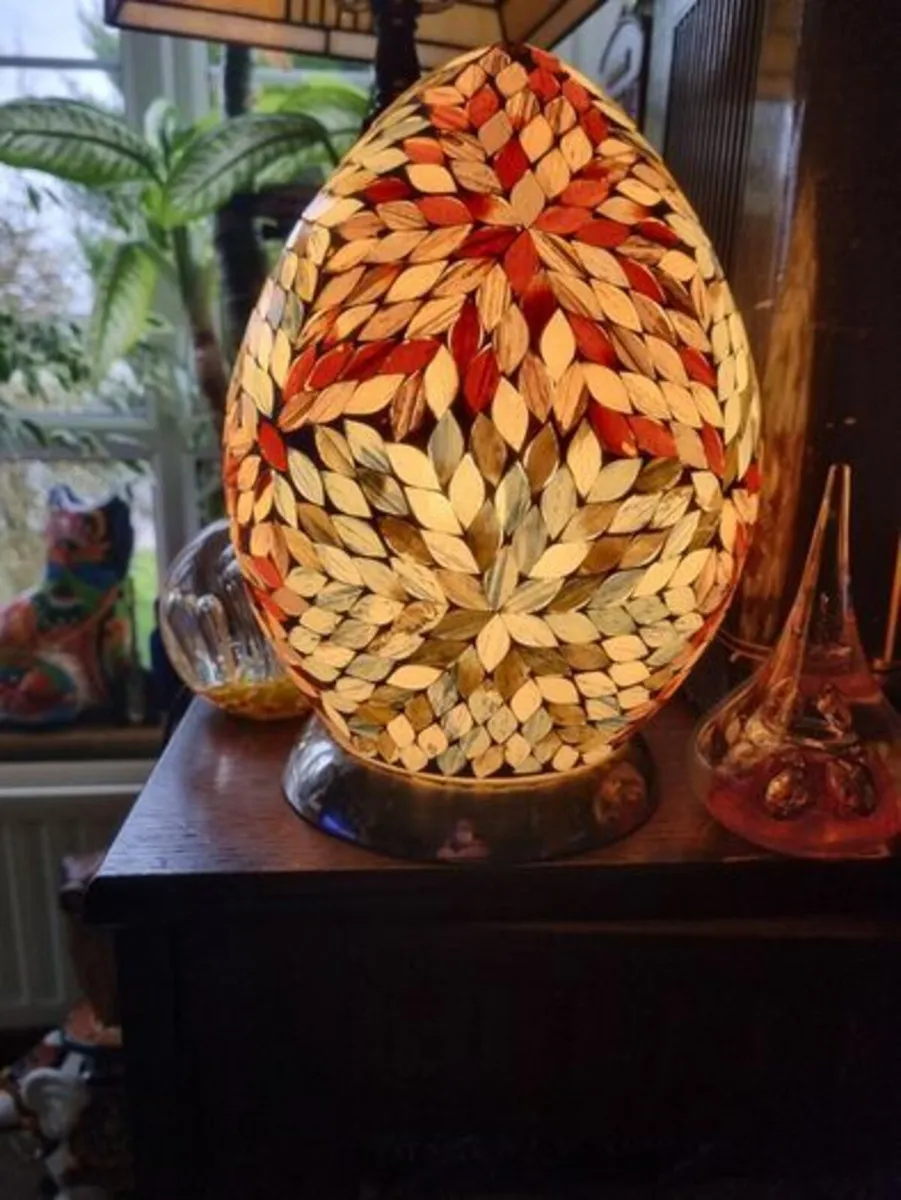 Egg-shaped mosaic lamp - Image 1