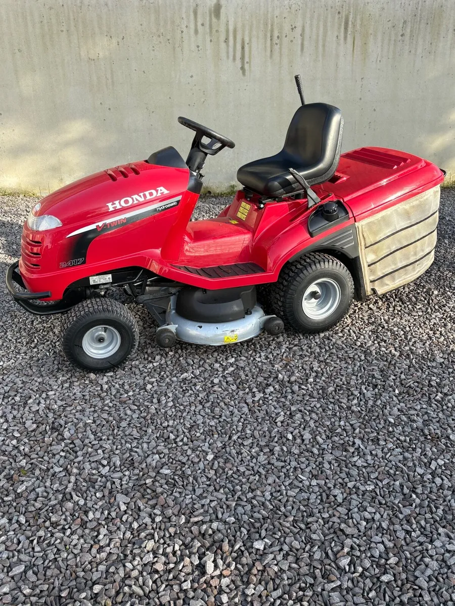 Honda 2417 Ride on lawnmower - Image 1