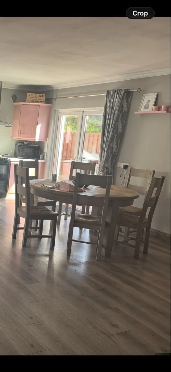 Solid wood round table and 6 chairs - Image 1