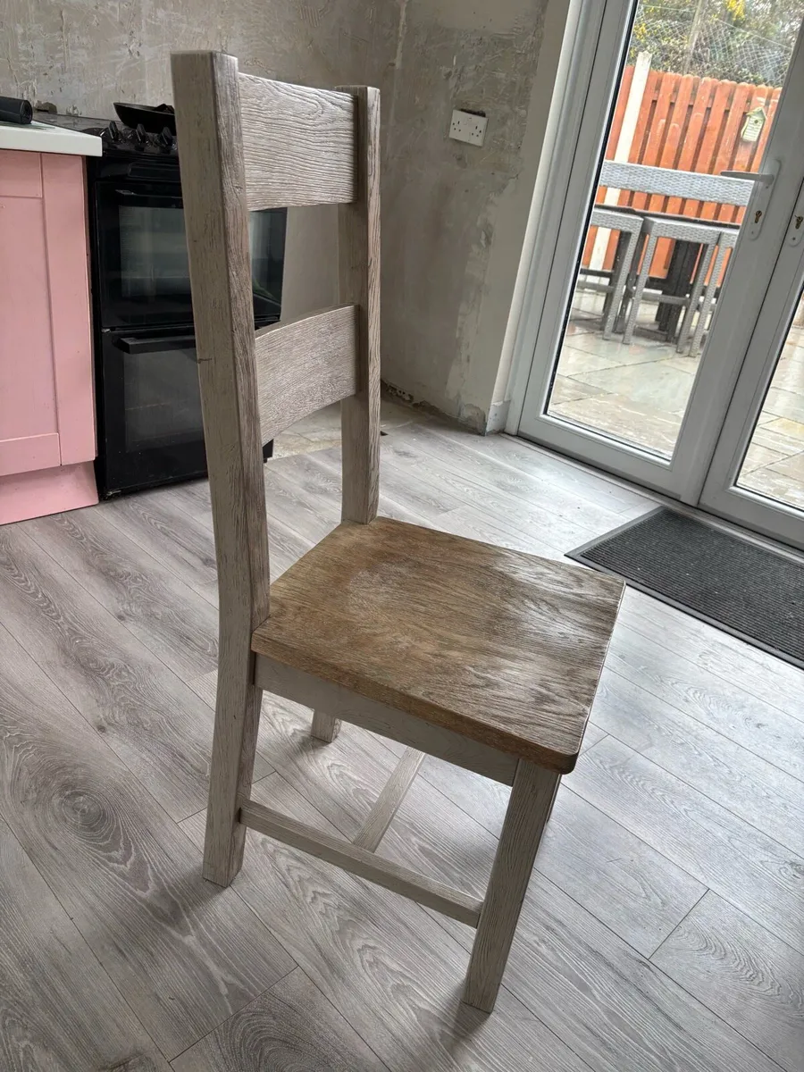 Solid wood round table and 6 chairs - Image 3