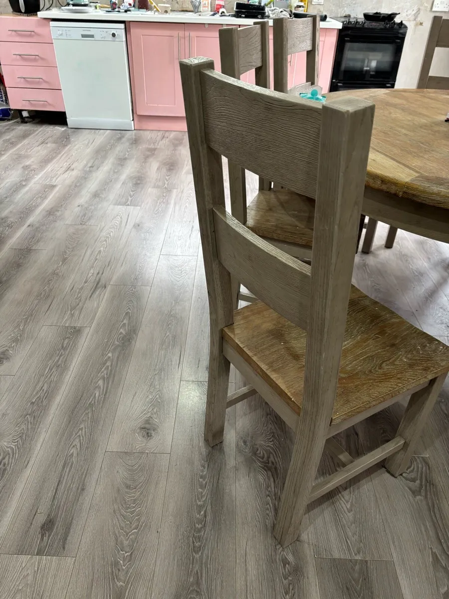 Solid wood round table and 6 chairs - Image 4