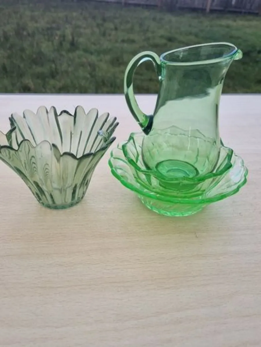 Collection of green pressed glass - Image 3