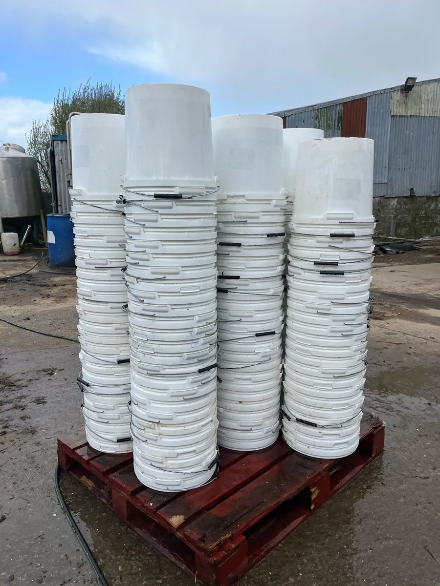 20L plastic buckets - Image 1