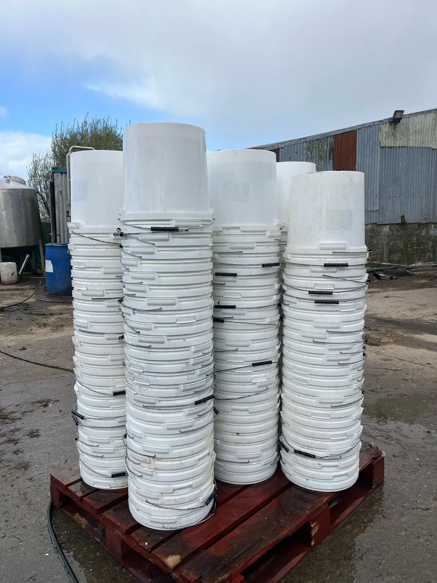 20L plastic buckets - Image 2