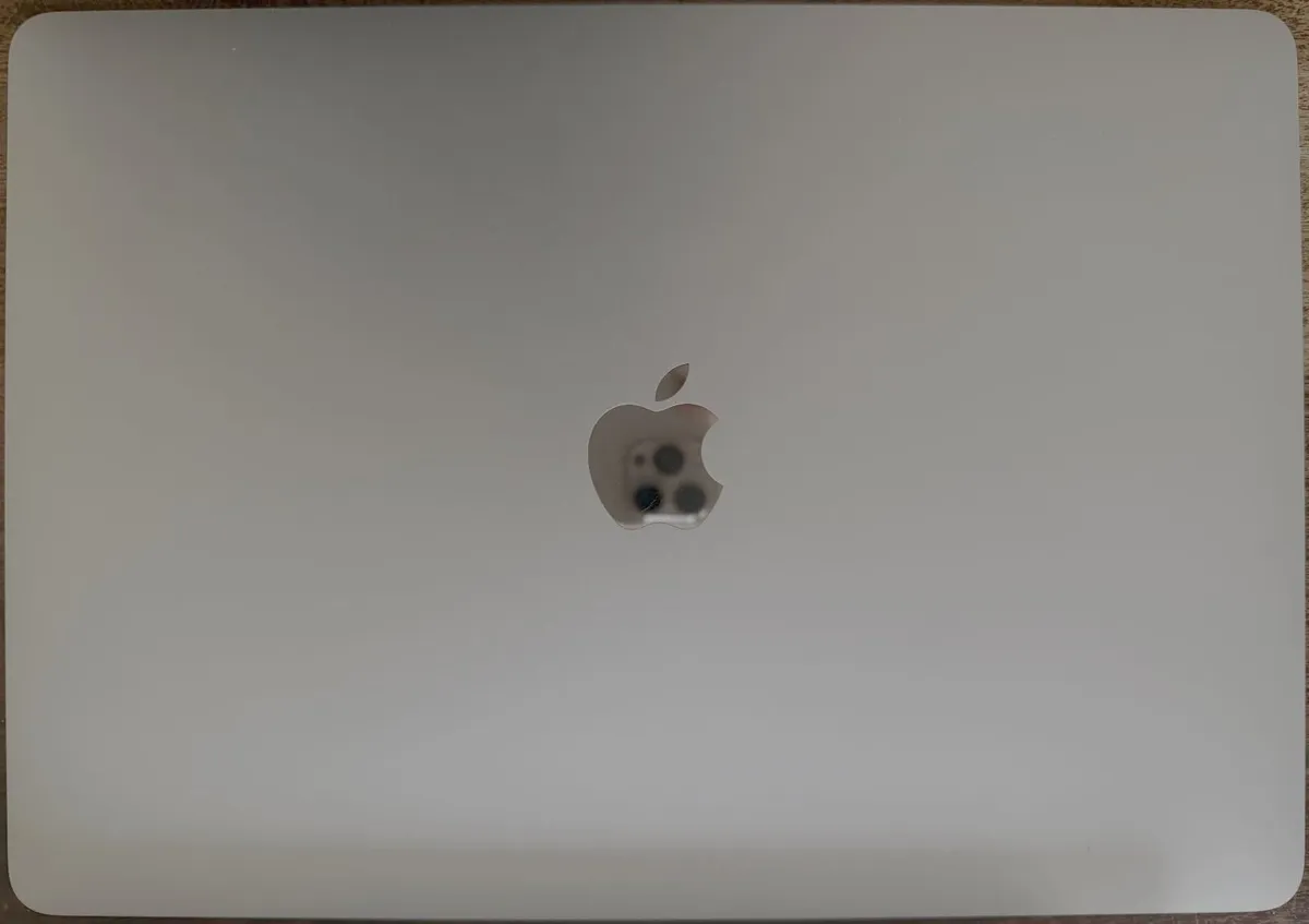 MacBook Air M1 2020 - 16GB RAM / 512GB SSD - Image 1