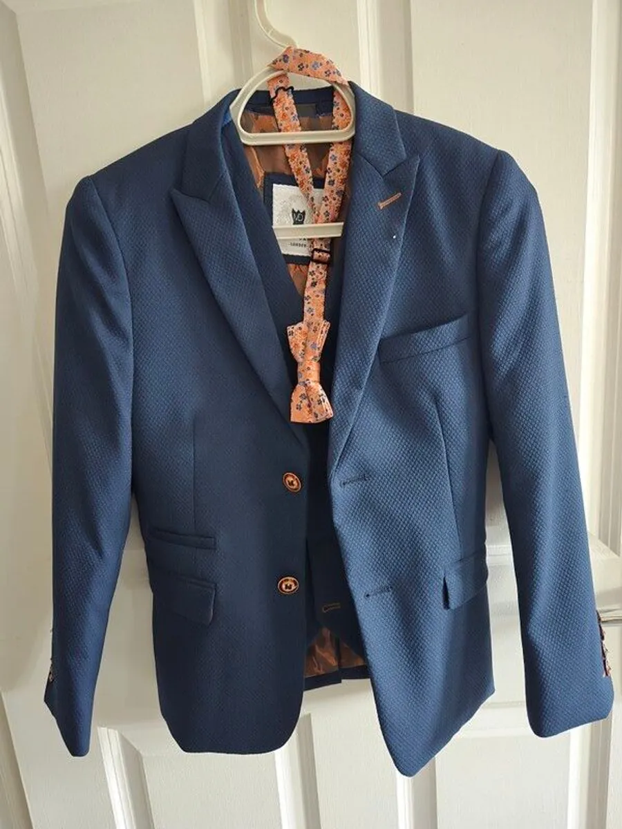 Communion/Suit - Image 4