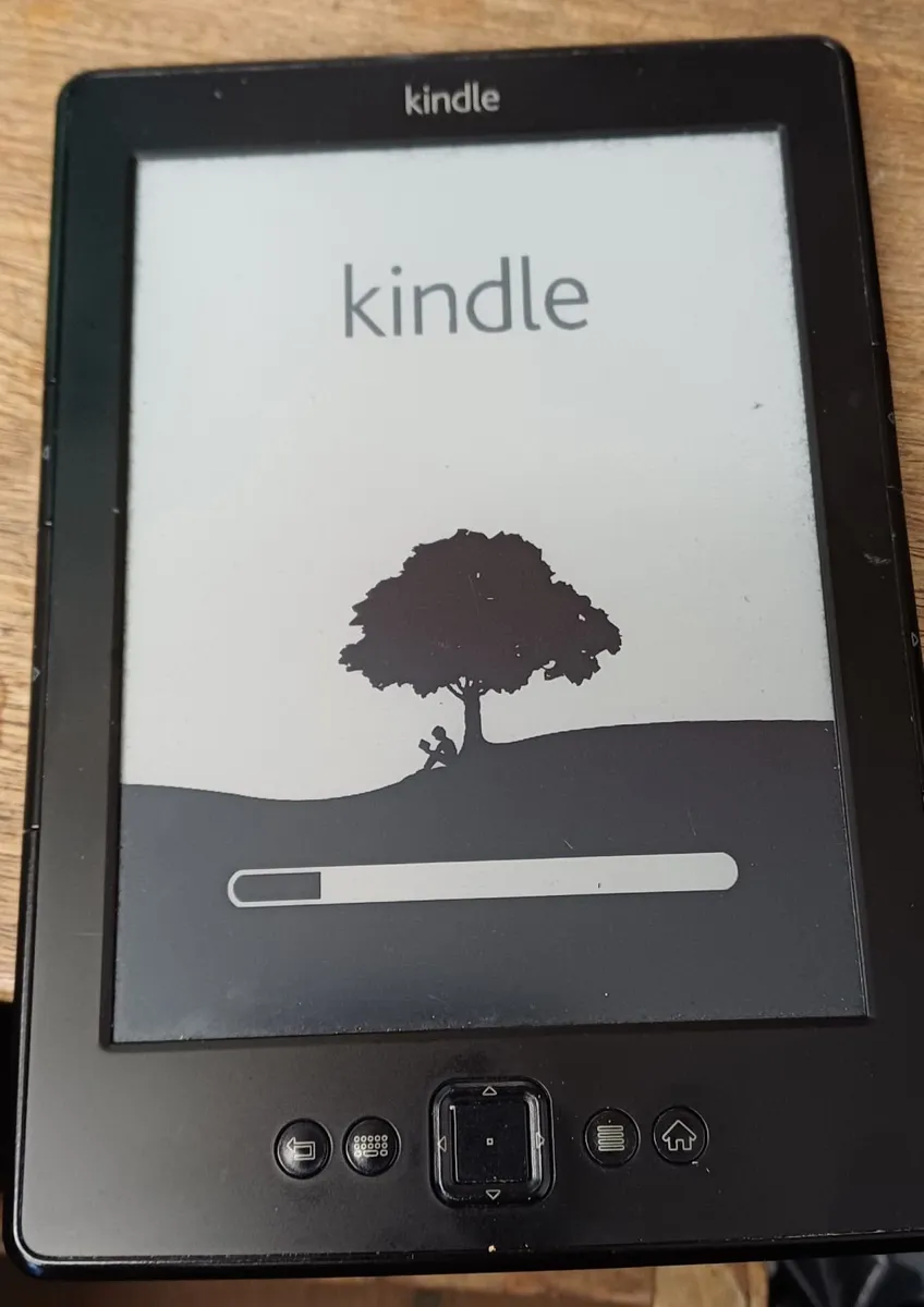 Amazon 4th Generation Kindle - Image 2