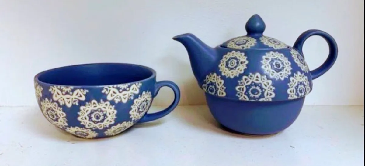 Vintage T2 tea pot and cup set - retired pattern - Image 1