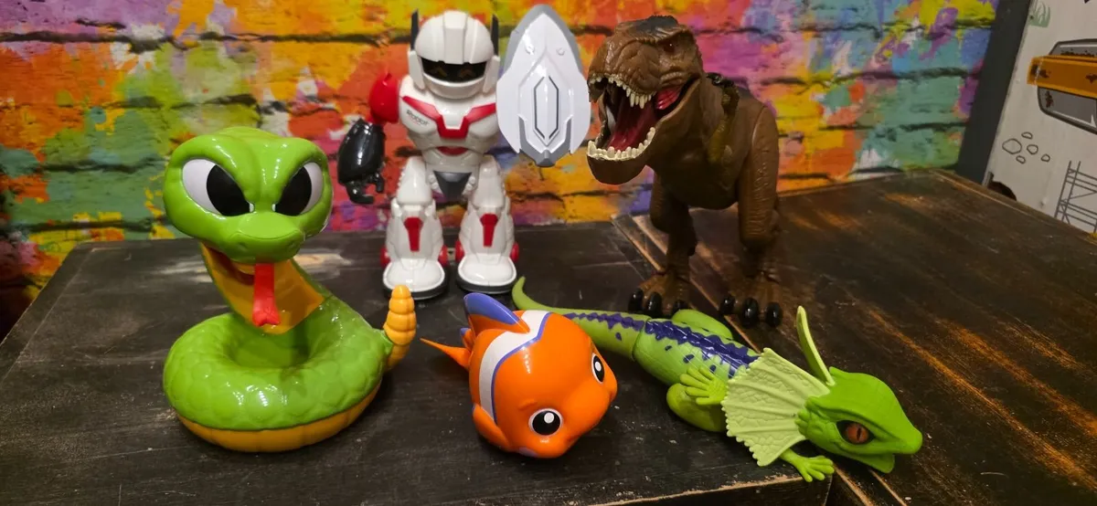 Battery powered toys x 5 - Image 1