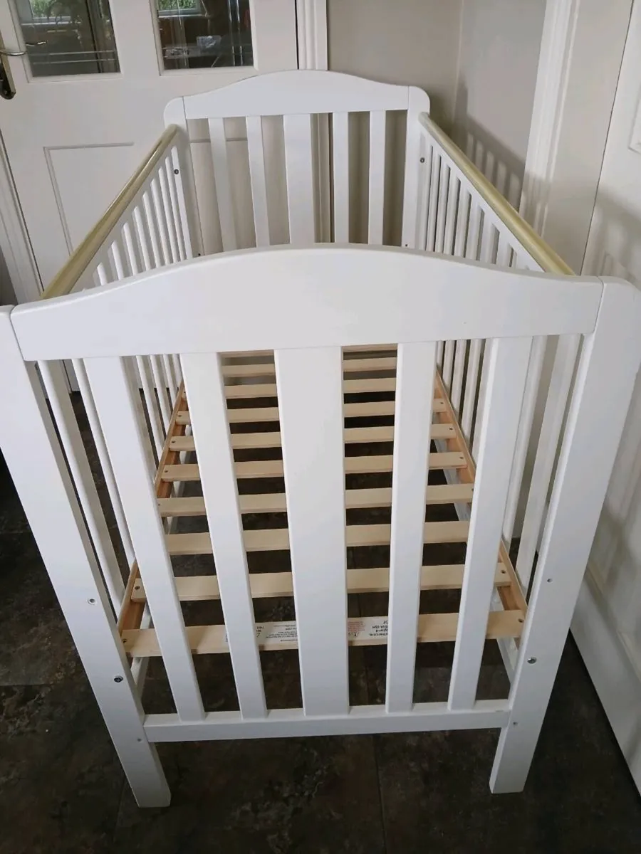 Cot.. 120 x 60. - Image 2