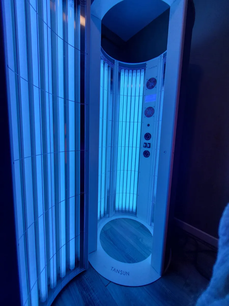 Tansun sapphire stand up sunbed - Image 1