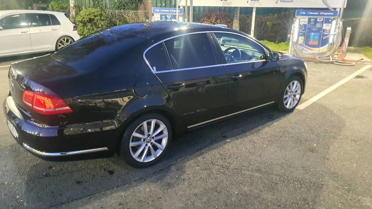 Volkswagen Passat (Automatic) - Image 3