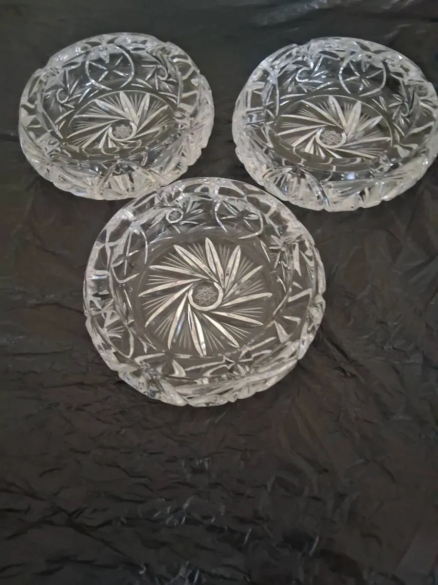 3 Glass Crystal Ashtray's - Image 2