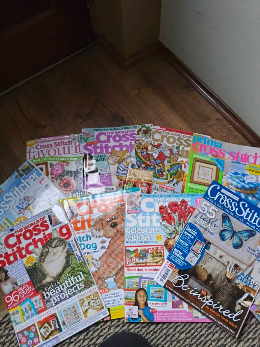 Like new bag crochet magazines 15 lot - Image 1