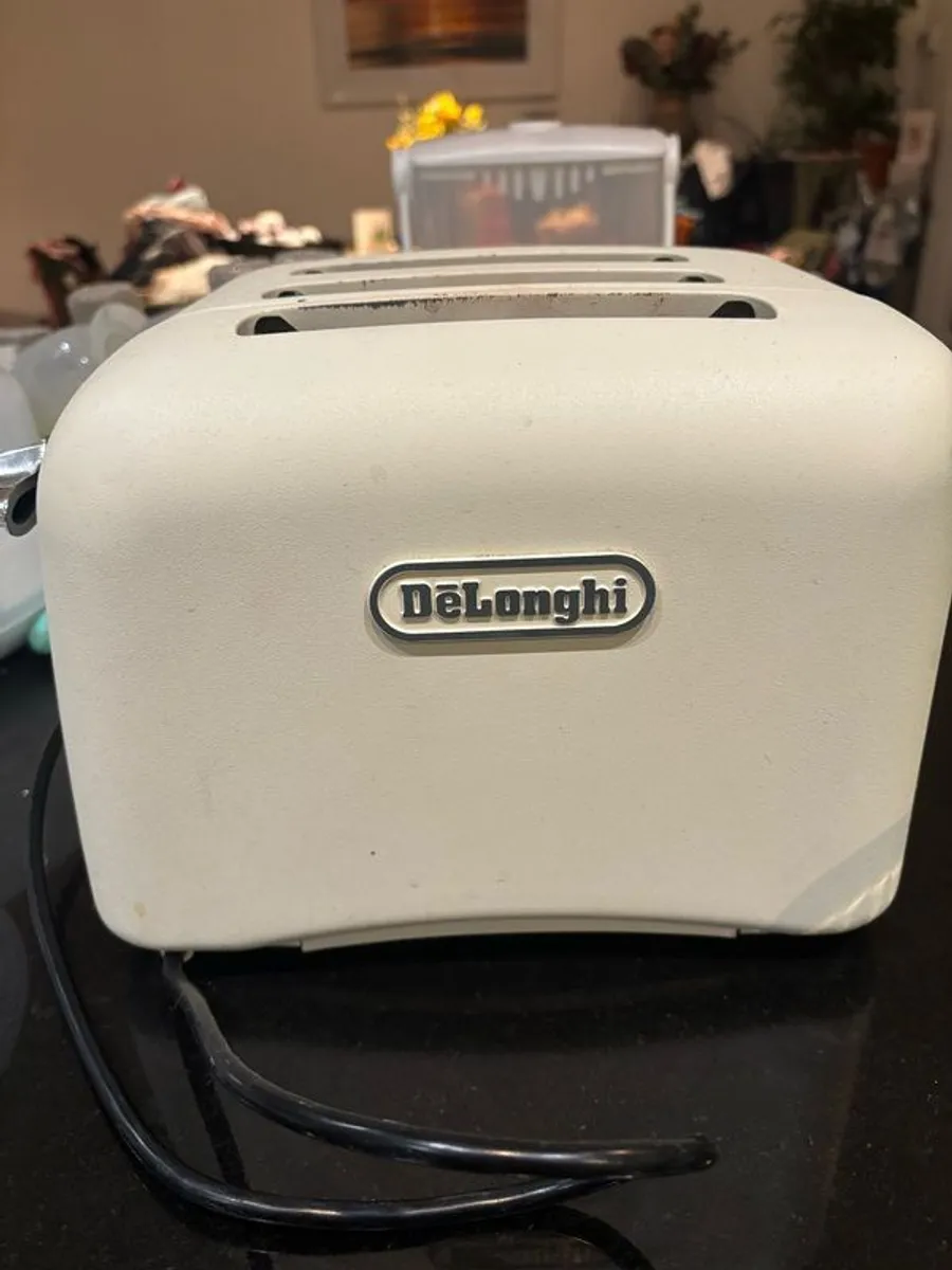 De'Longhi cream toaster - Image 1