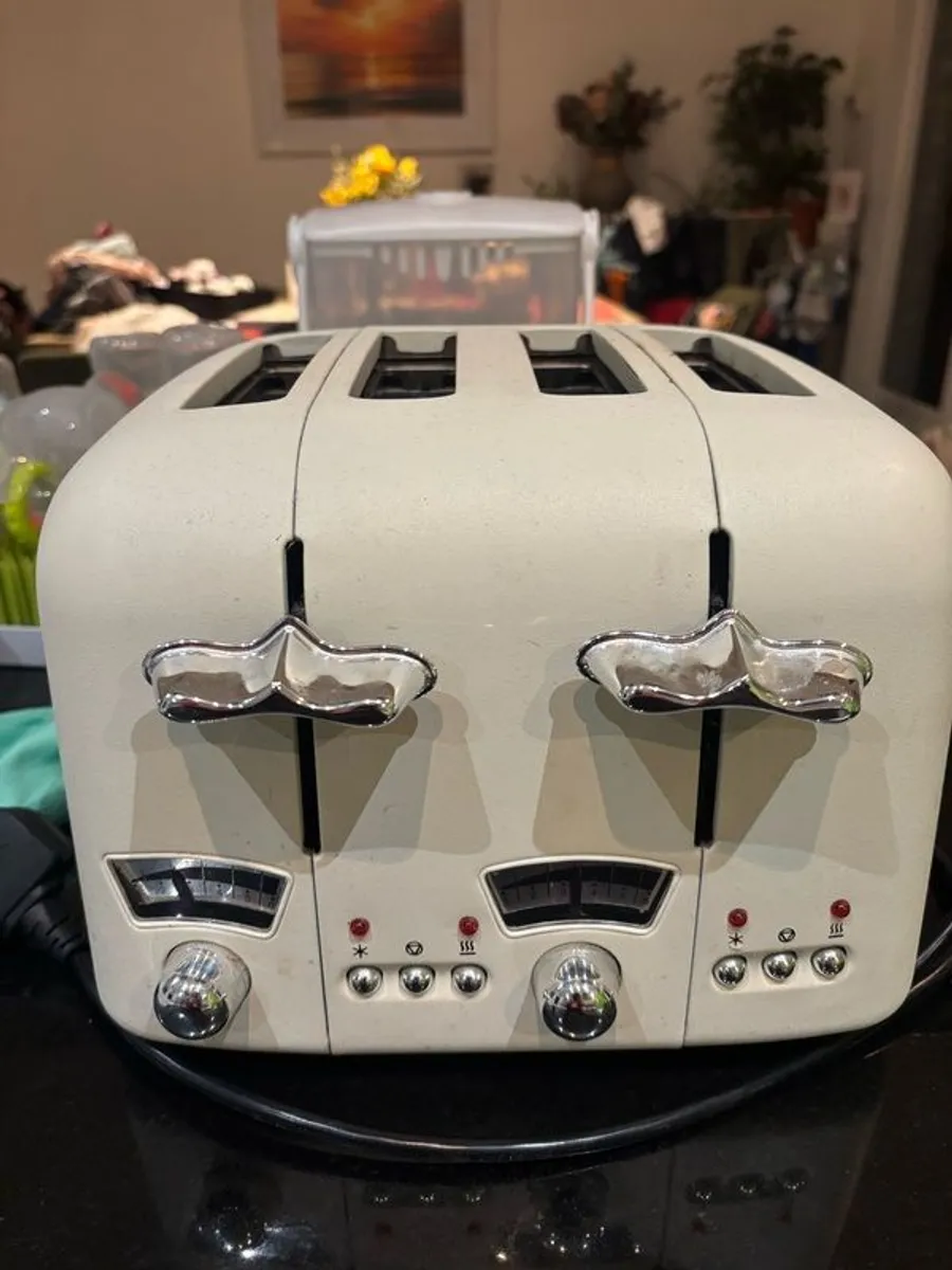 De'Longhi cream toaster - Image 2
