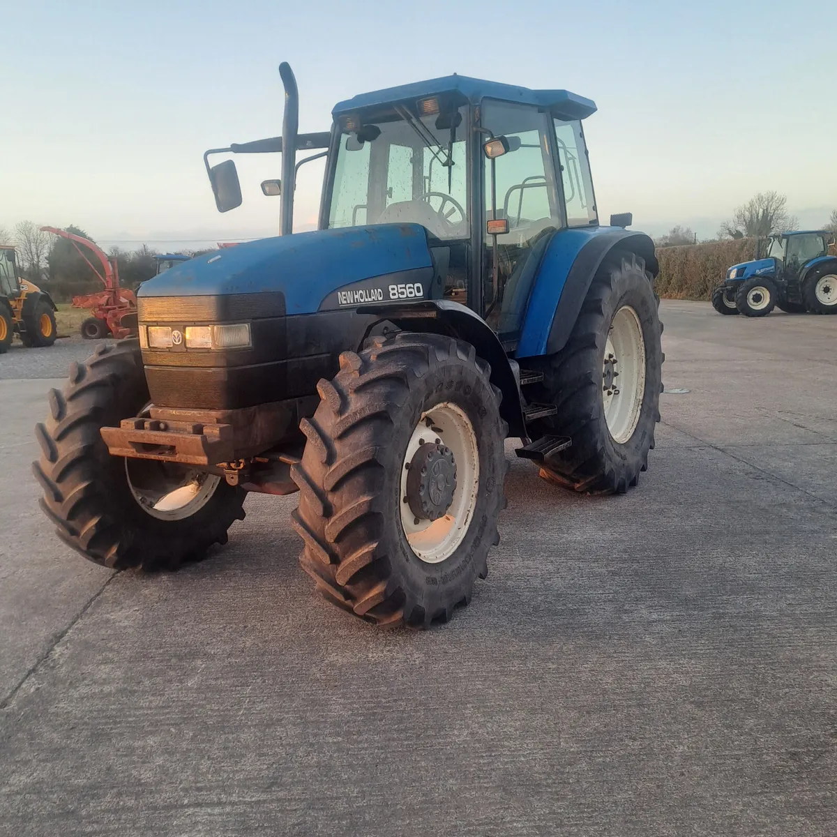 NEW HOLLAND - Image 1