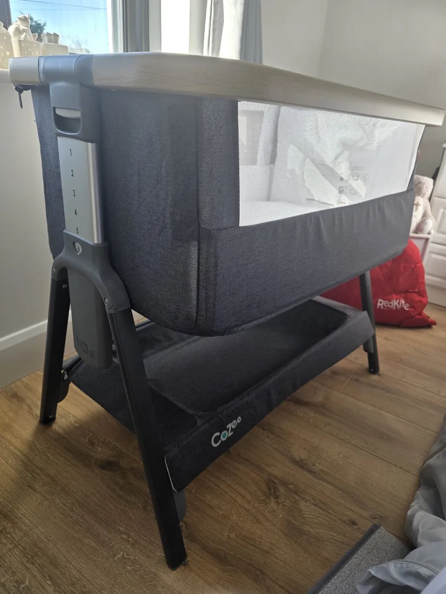 Tutti Bambini CoZee Lite Bedside Crib - Image 1