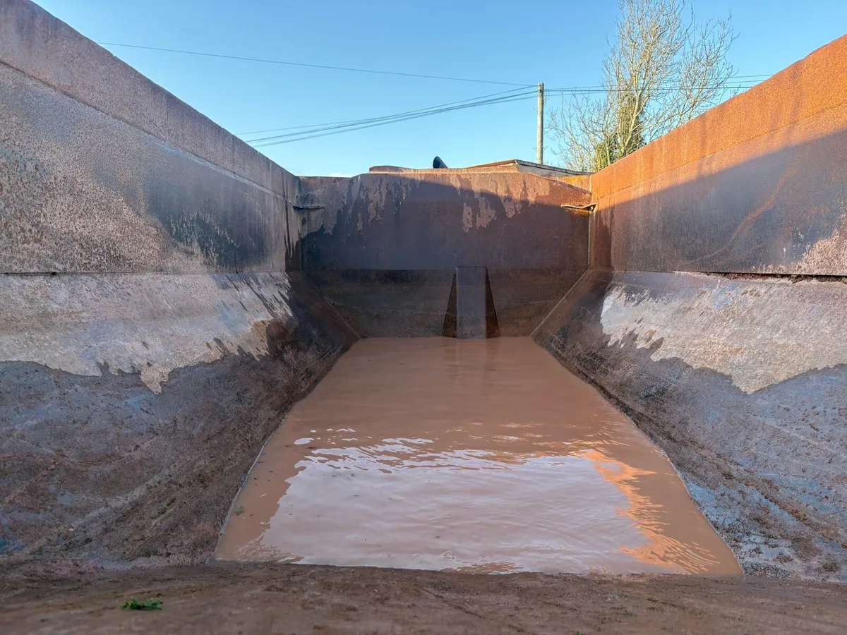 Volvo A25C dump truck - Image 4