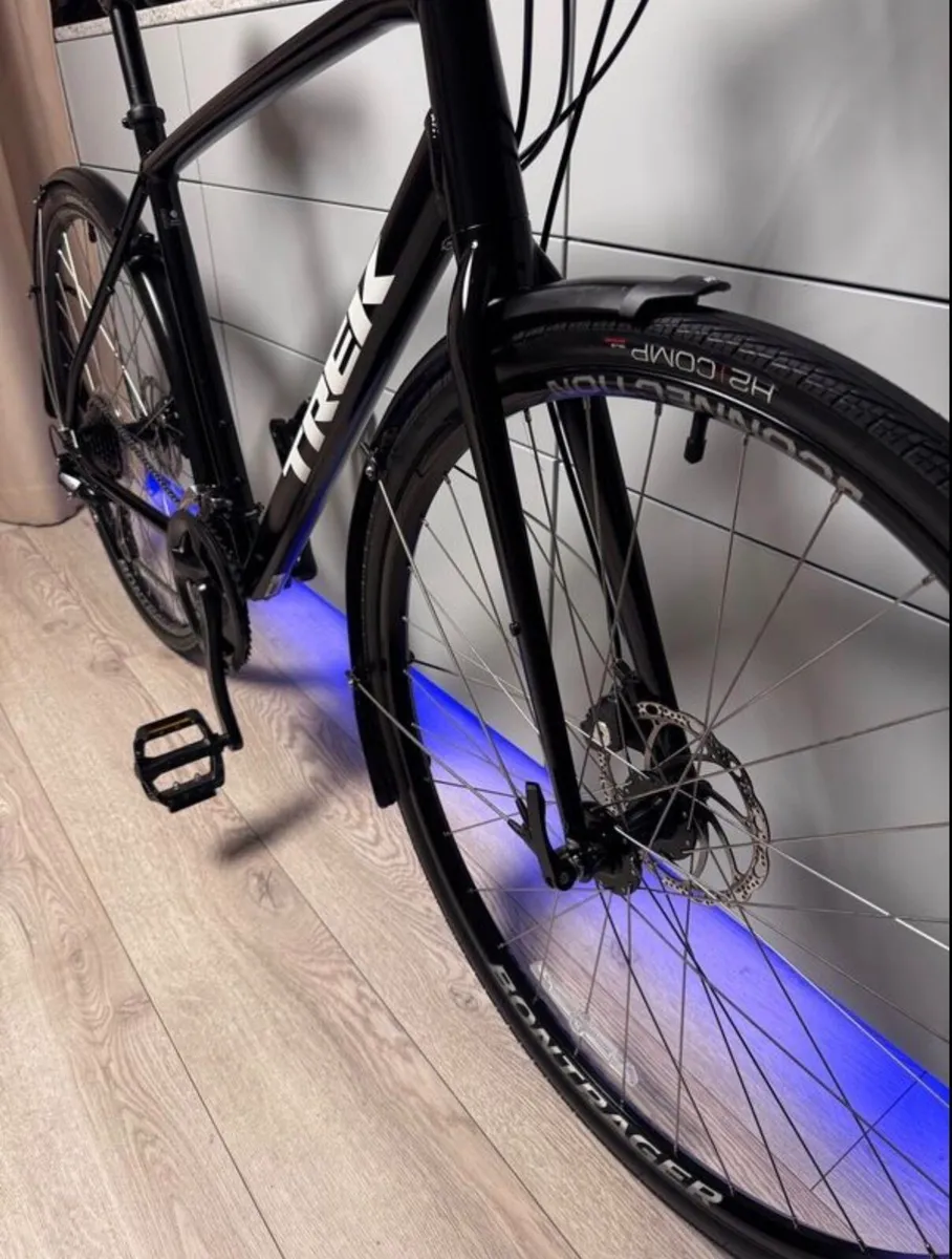 TREK FX1 Hybrid Bike - Image 4