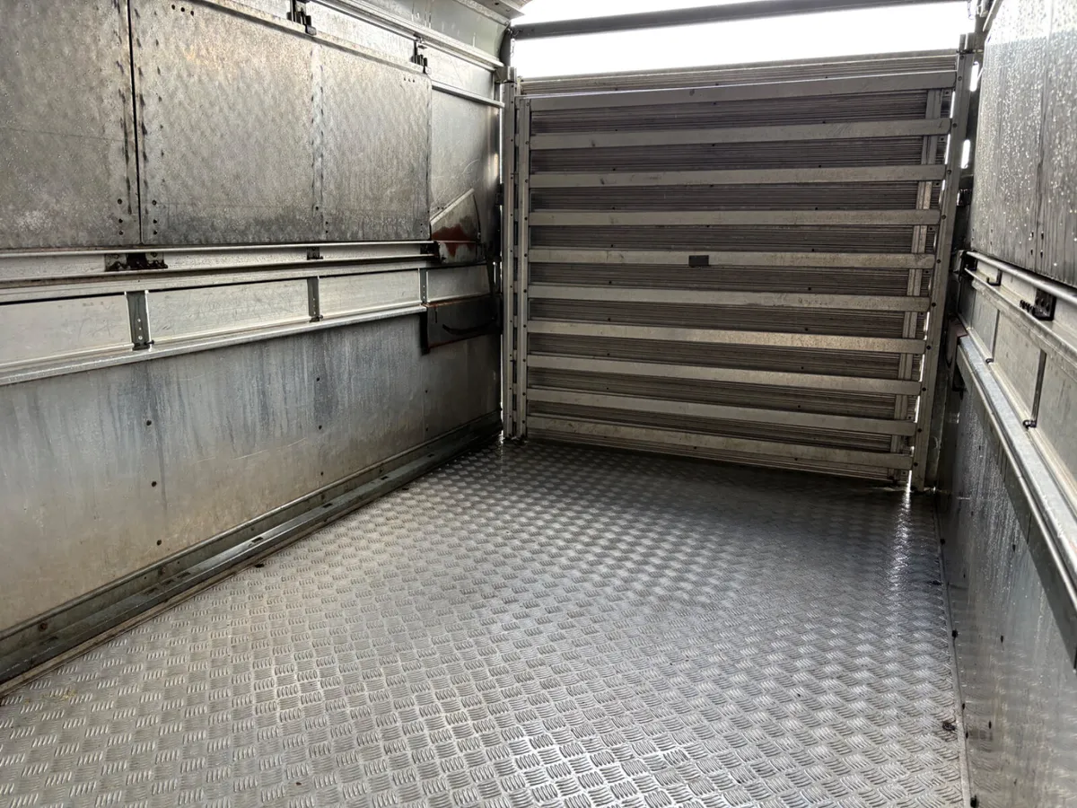 Ifor williams 12ft x 5ft 10” cattle  trailer - Image 3