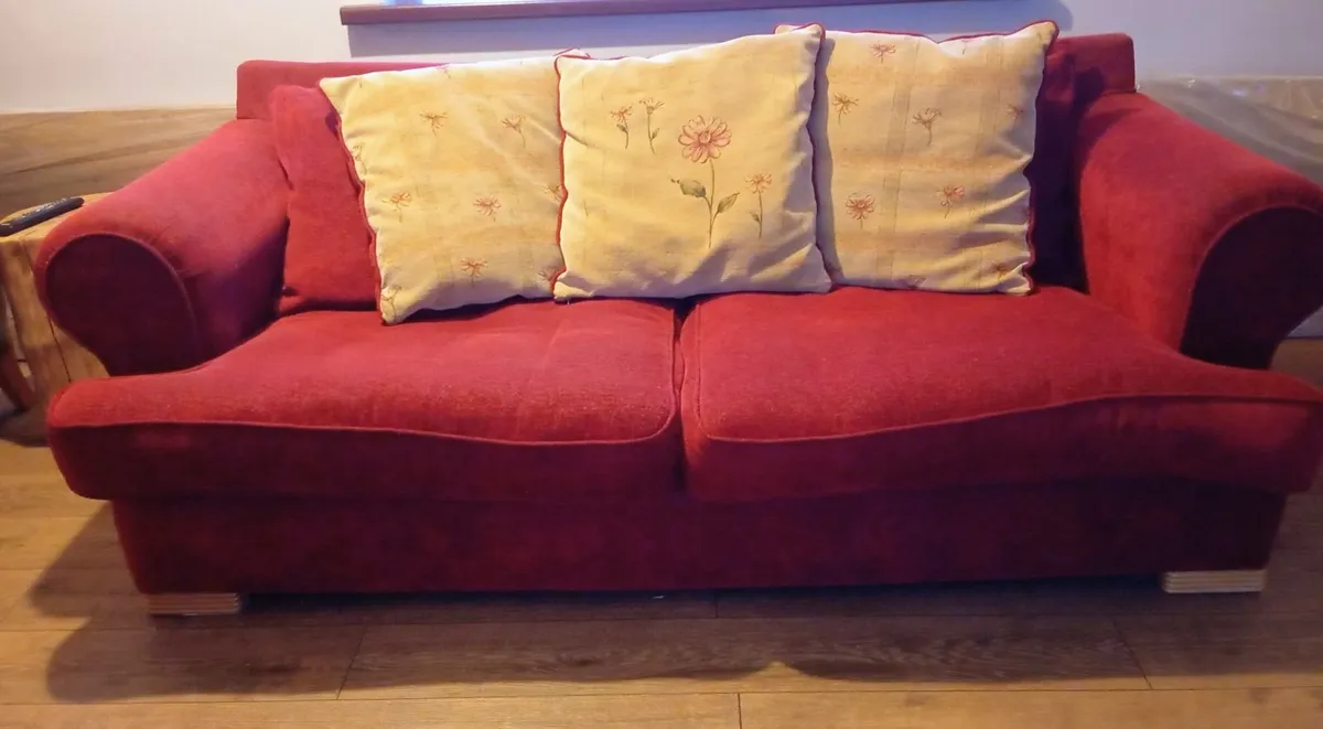 Couch and two armchairs - Image 1