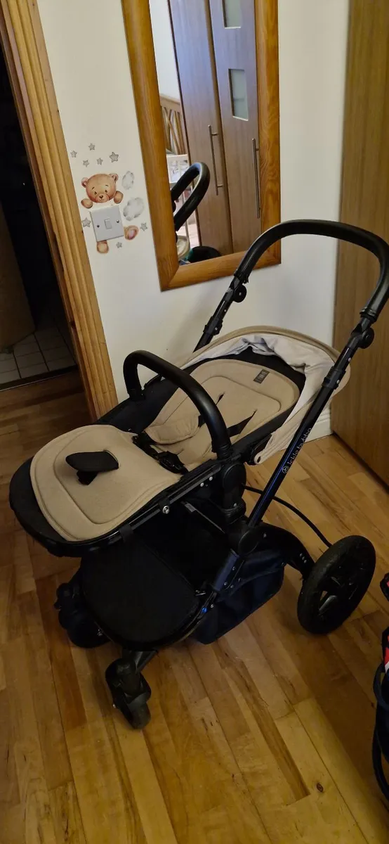 Stomp Luxe all in one cirrus I-SIZE travel system - Image 1