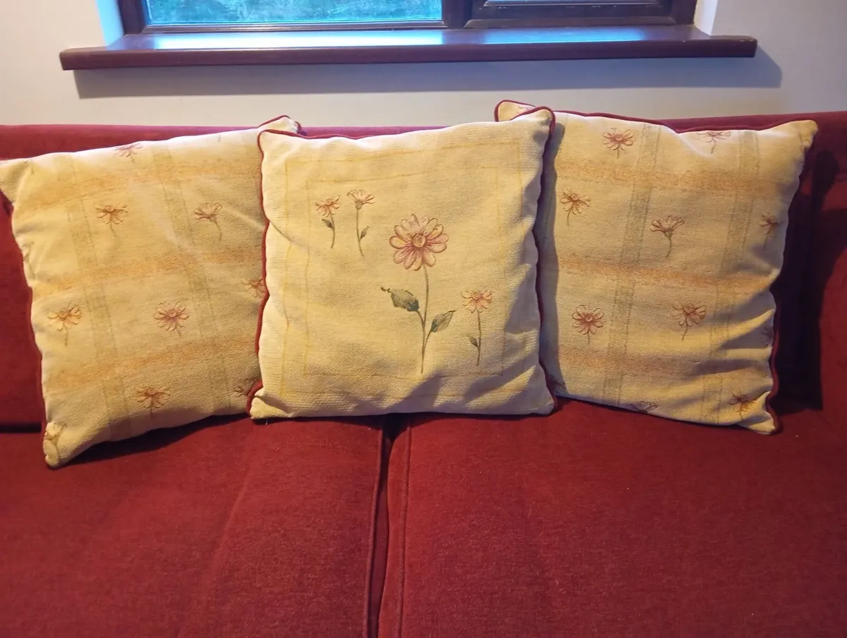 Couch and two armchairs - Image 3