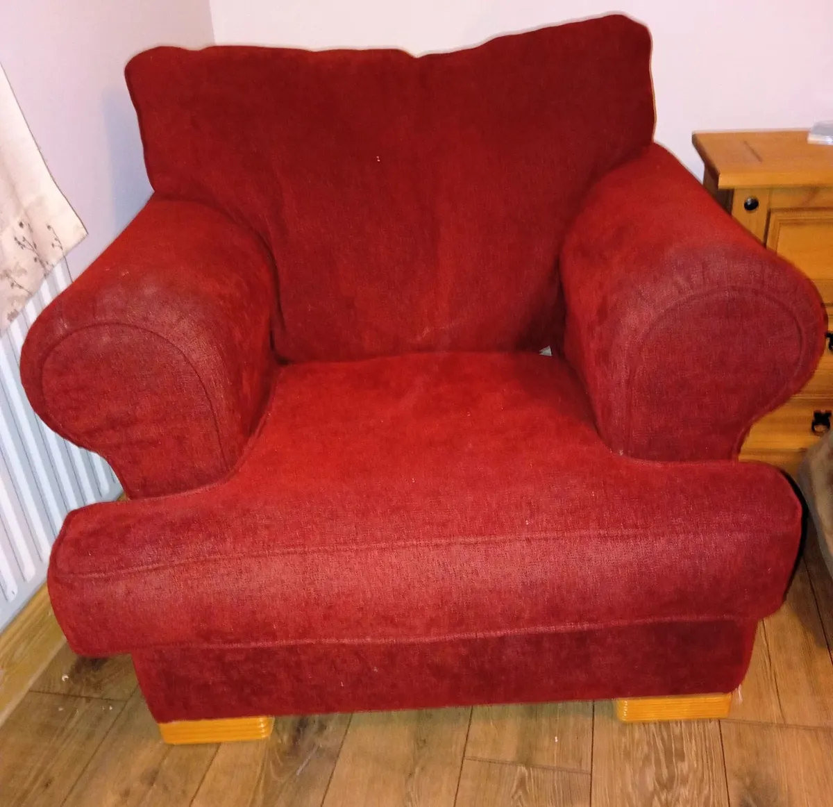 Couch and two armchairs - Image 4