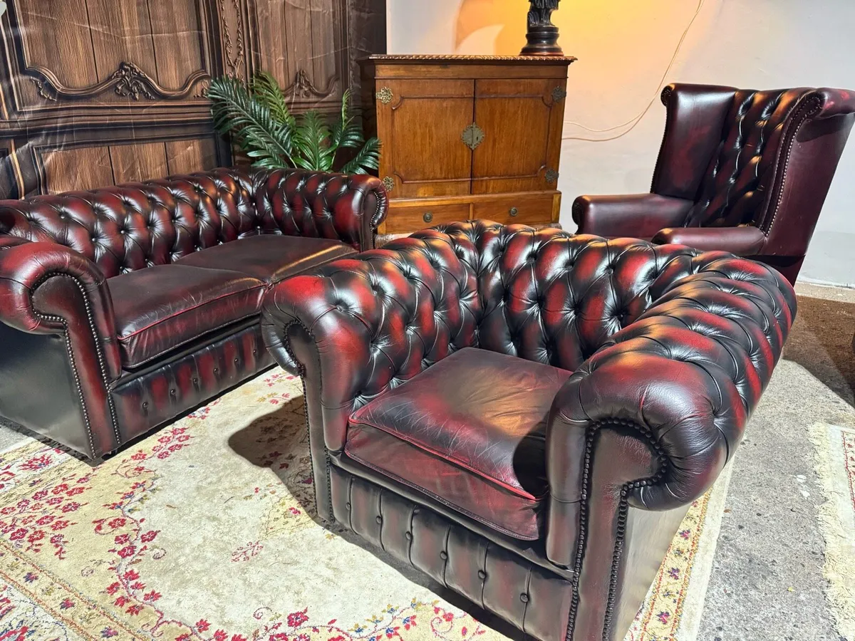 Antique Chesterfield 2-1-1 seater suite - Image 4