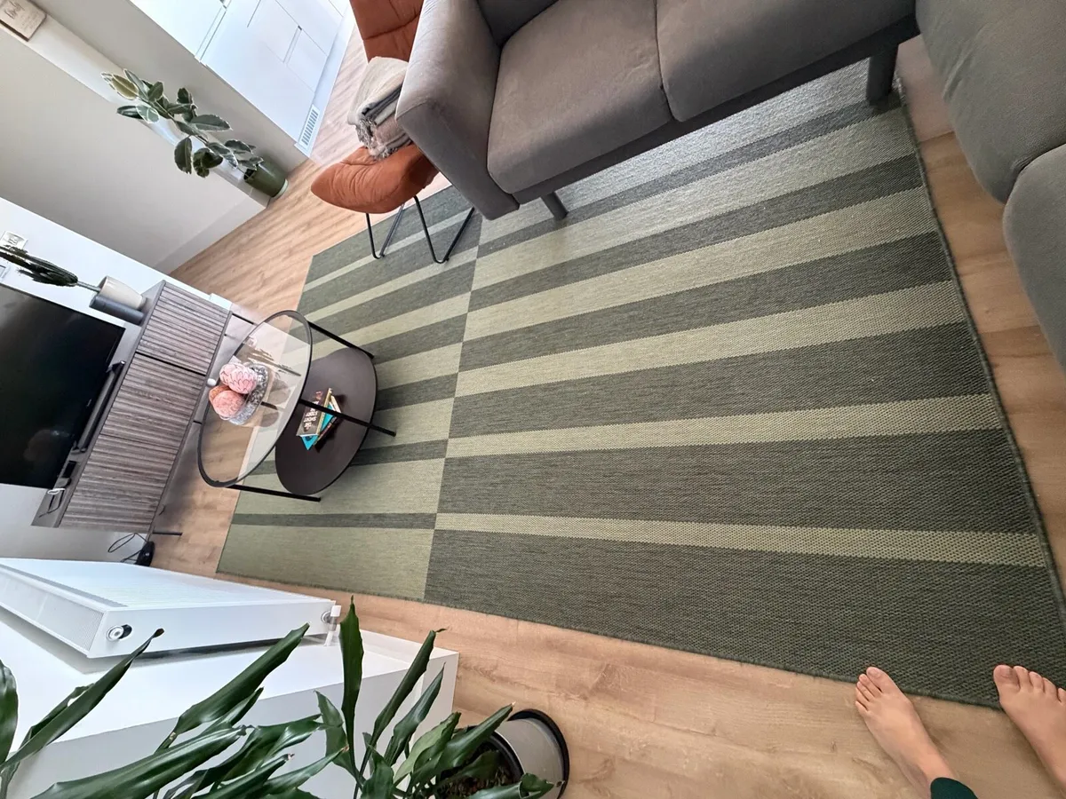 Sofa 2,25cm x 2,25cm + Rug 2,40x3,00m - Image 3