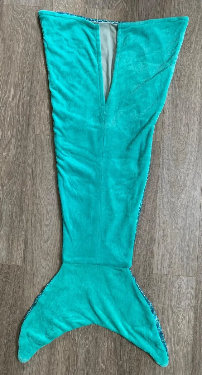 Reversible Sequin Mermaid Tail Blanket  Brand new - Image 3