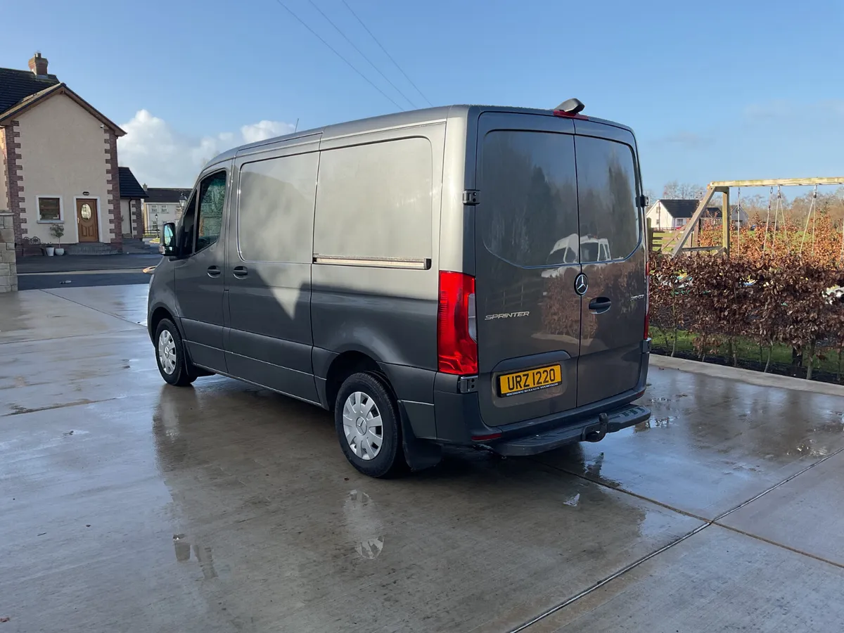 2022 Mercedes Sprinter 215 - Image 3