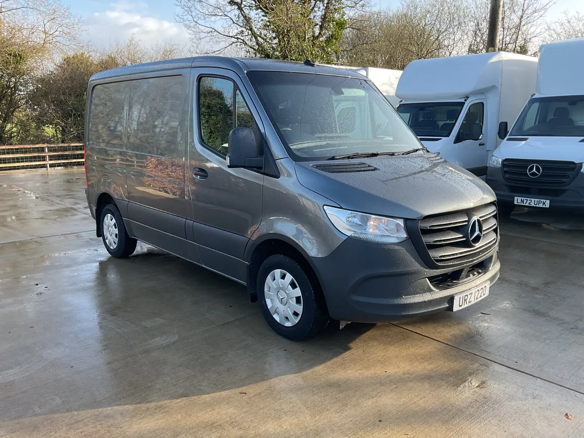 2022 Mercedes Sprinter 215 - Image 2
