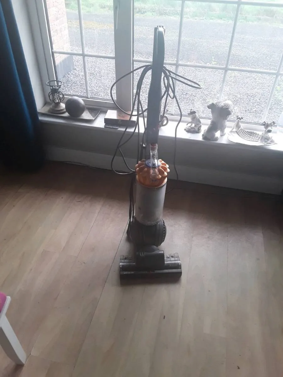 Dyson upright vacuum cleaner  60e - Image 1