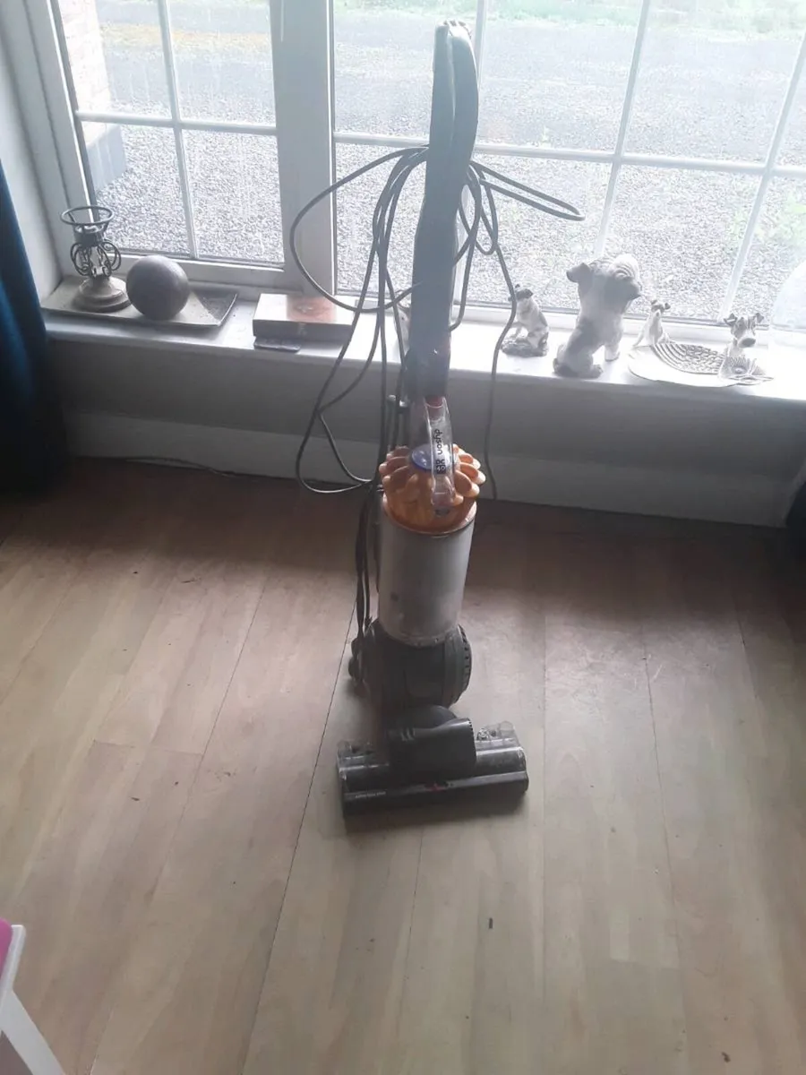 Dyson upright vacuum cleaner  60e - Image 4