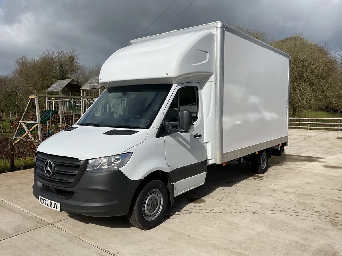 2022 Sprinter Luton large box - Image 2