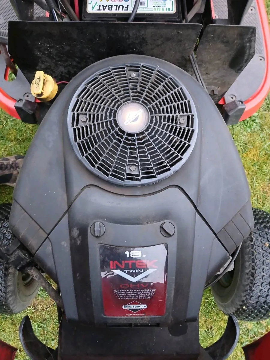 Simplicity 18hp twin cylinder Briggs, hydrostatic - Image 3