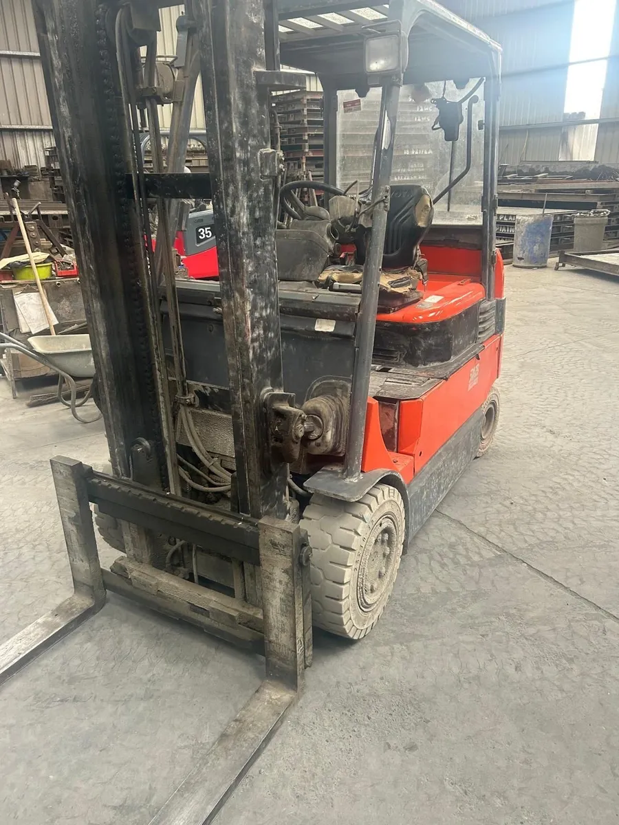 Forklift - Image 4