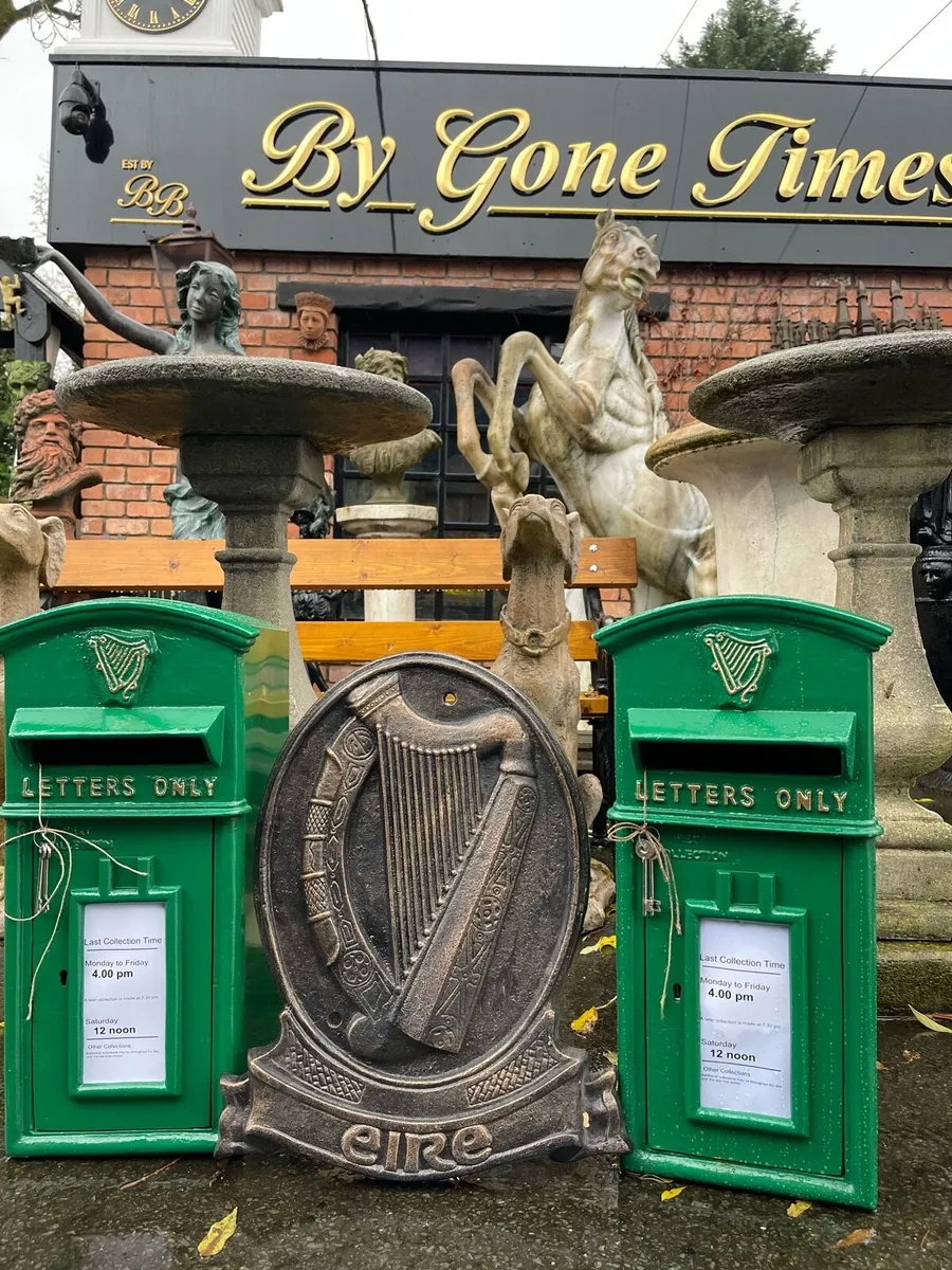 Irish 🇮🇪 post box building into wall - Image 3