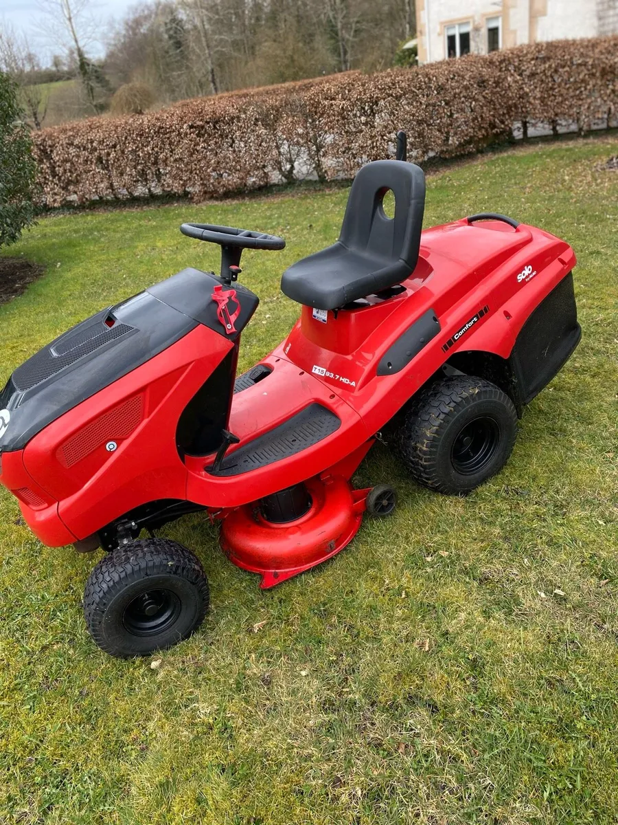 Ride on lawnmower. Alko Solo - Image 1