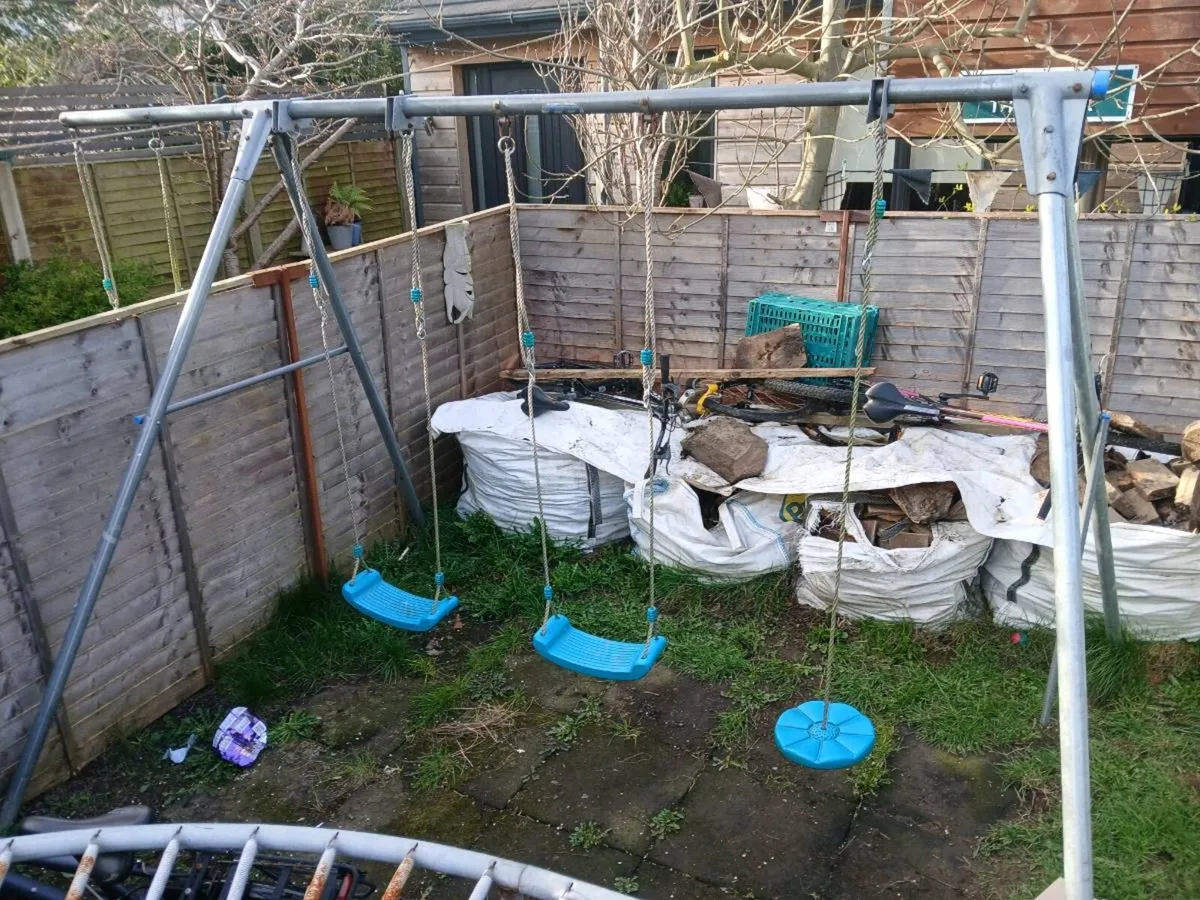Garden Swing set - Image 1